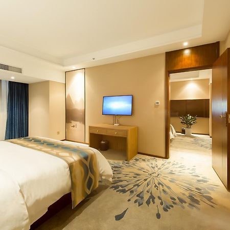 Manhatton Hotel Guilin North Railway Station Bagian luar foto