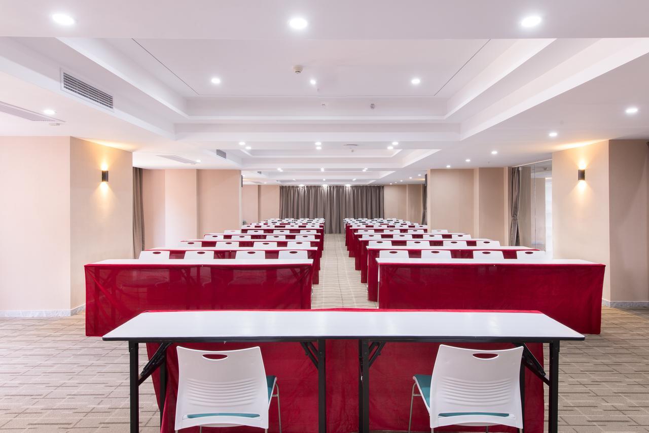 Manhatton Hotel Guilin North Railway Station Bagian luar foto