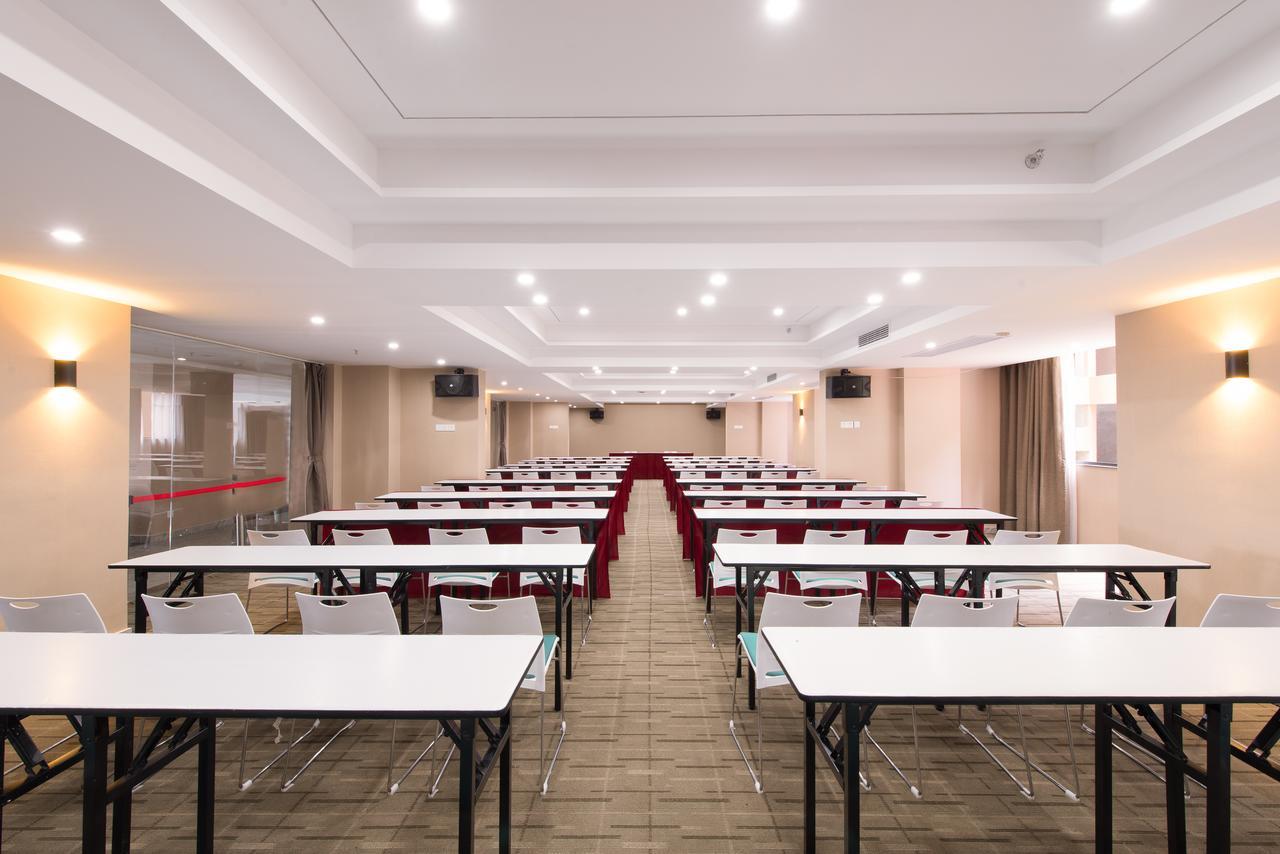 Manhatton Hotel Guilin North Railway Station Bagian luar foto
